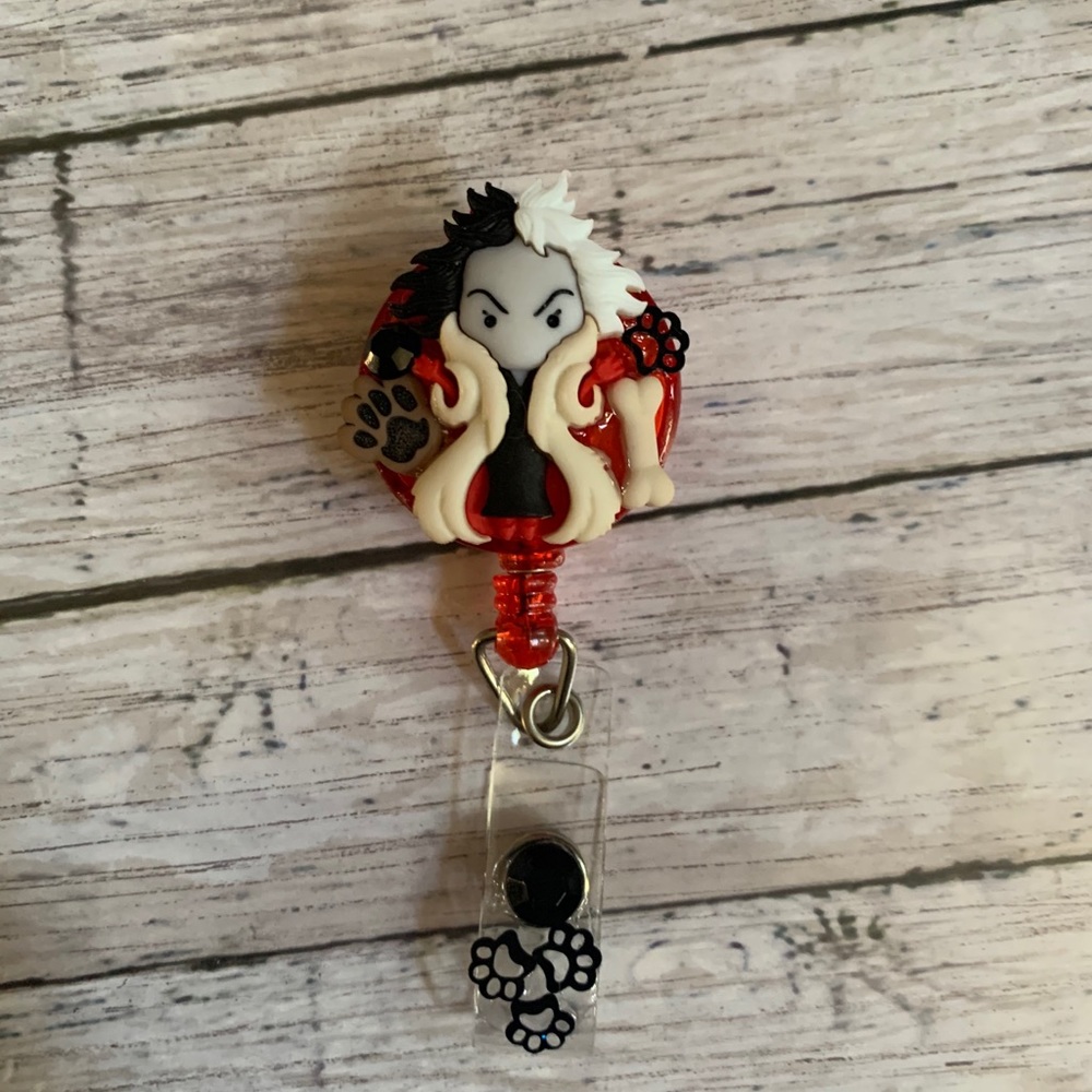 Retractable badge reel